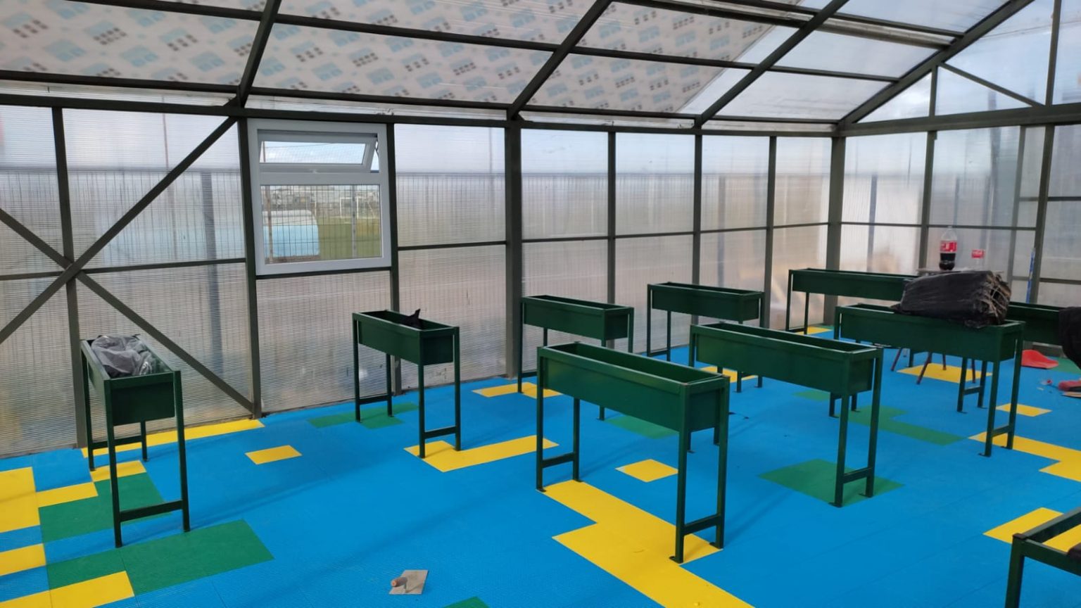 Implementación de Invernadero Escuela Villa de las nieves Punta Arenas